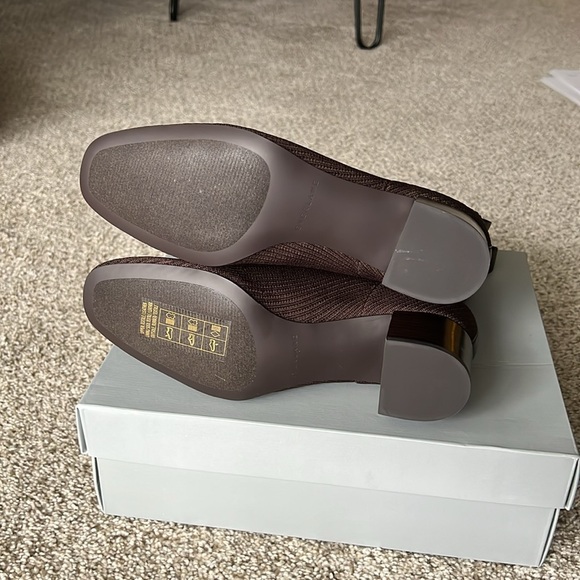 Everlane Chocolate Ribbed Ankle Booties - Picture 5 of 6